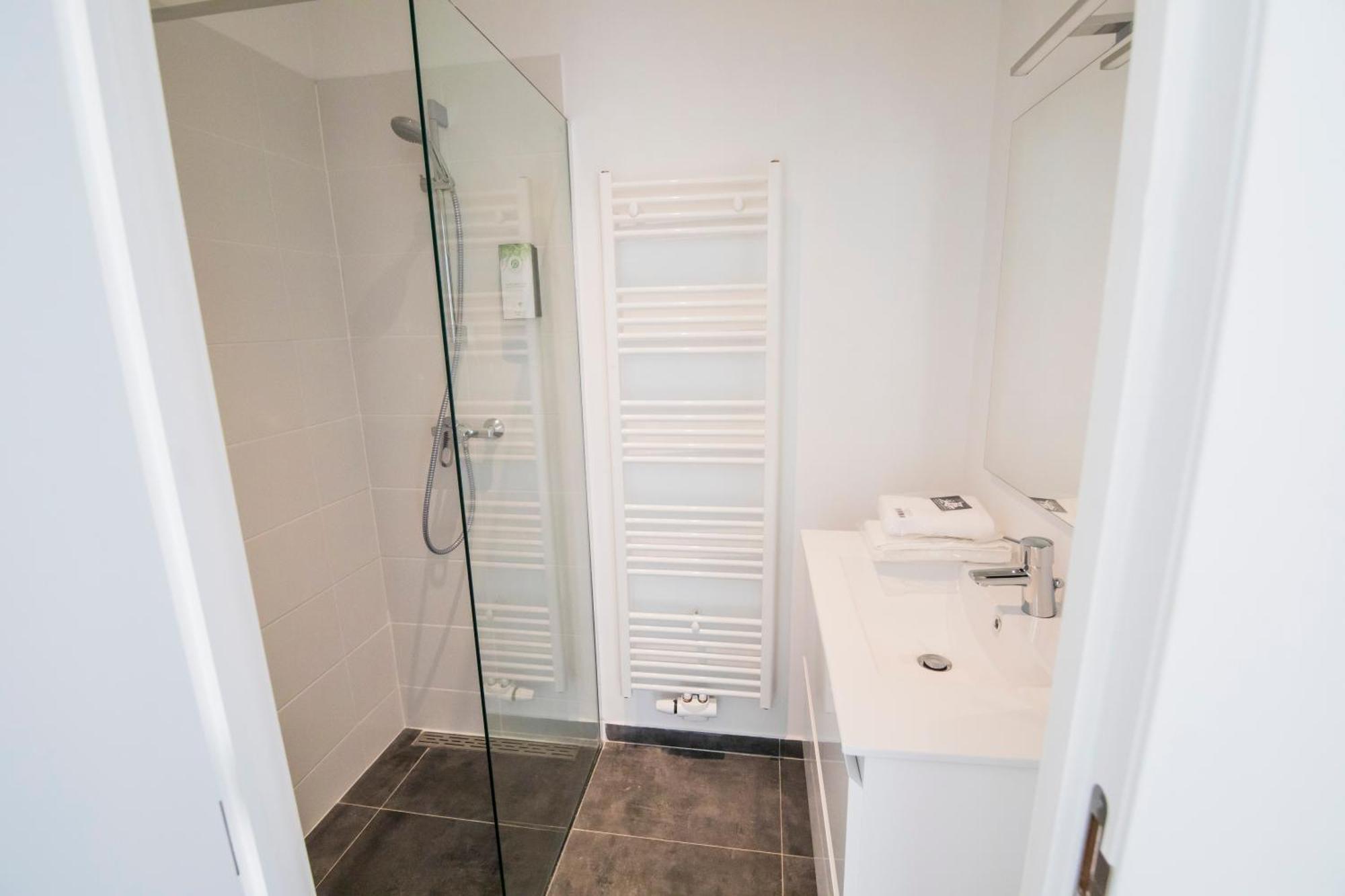 Travelease - Midi Bed and Breakfast Anderlecht Buitenkant foto