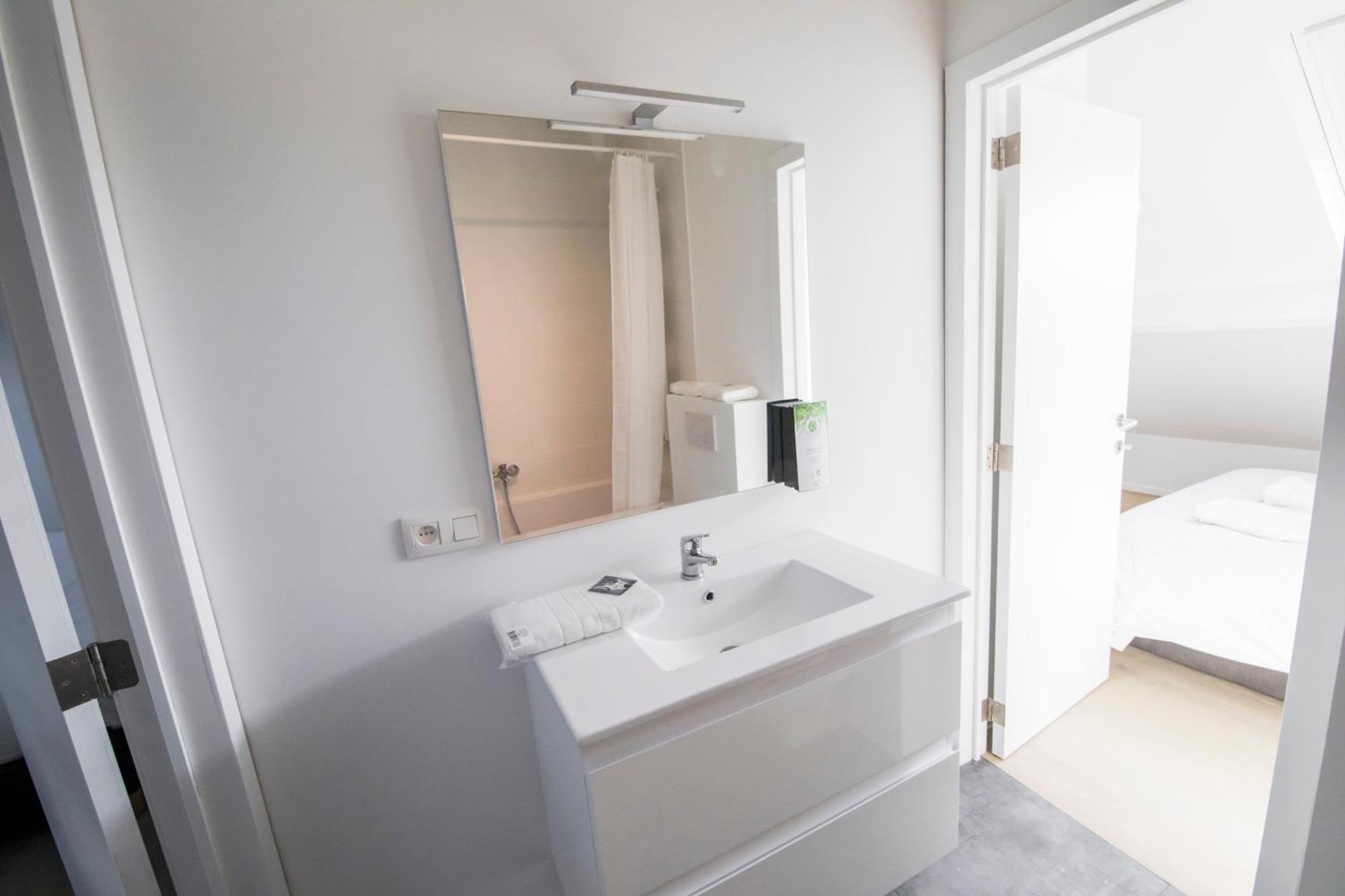 Travelease - Midi Bed and Breakfast Anderlecht Buitenkant foto